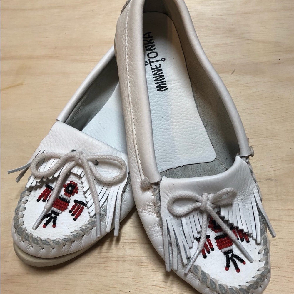 Minnetonka shoes size 7.5